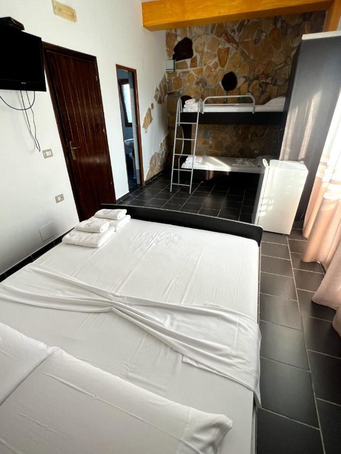 Hotel Bashkia e Orikumit Exteriör bild